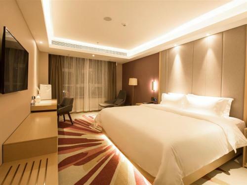 Lavande Hotel Zigong Tanmulin Lantern Park