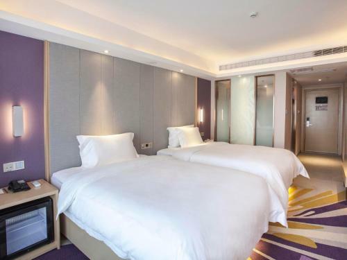 Lavande Hotel Zigong Tanmulin Lantern Park