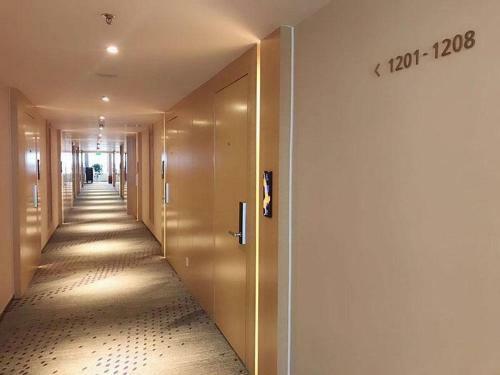 Lavande Hotel Zigong Tanmulin Lantern Park