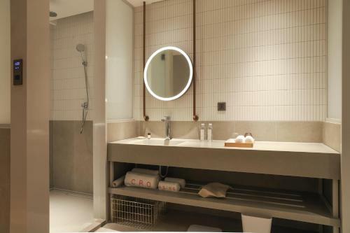 Zhengzhou Crossing Hotel