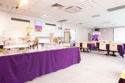 Lavande Hotel Heyuan Wanlong City