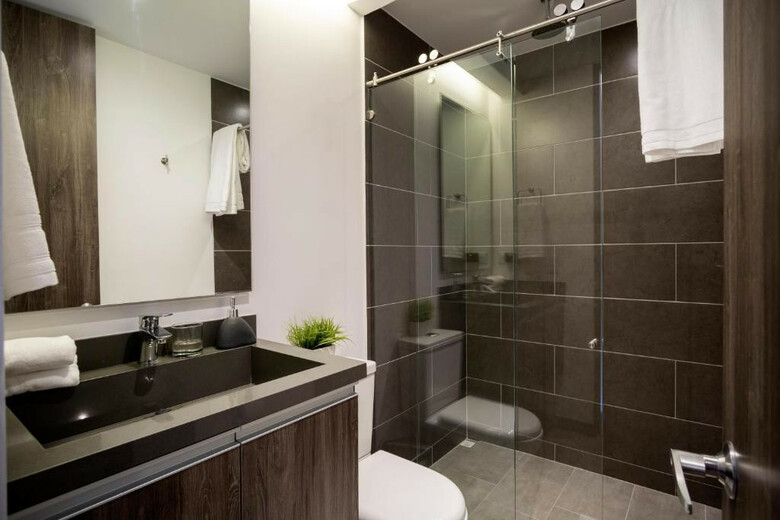 72 Hub Apartments - Pool - Gym - Sauna - Pet Friendly