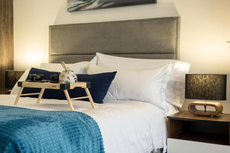 72 Hub Apartments - Pool - Gym - Sauna - Pet Friendly