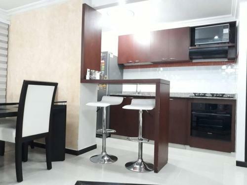 Supercondo! Home Away From Home (Mi Casa Tu Casa)