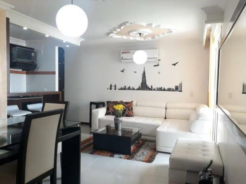 Supercondo! Home Away From Home (Mi Casa Tu Casa)
