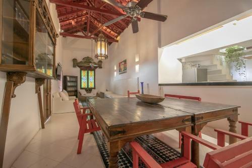 9 Bedroom Apartment With Jacuzzi In Old City