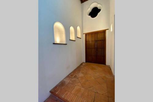 Villa Fascinating Casa Trinitarias In Walled City / Pool