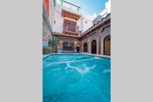 Villa Fascinating Casa Trinitarias In Walled City / Pool