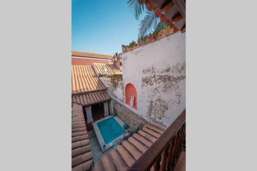 Villa Fascinating Casa Trinitarias In Walled City / Pool
