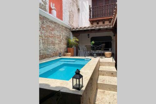 Villa Fascinating Casa Trinitarias In Walled City / Pool