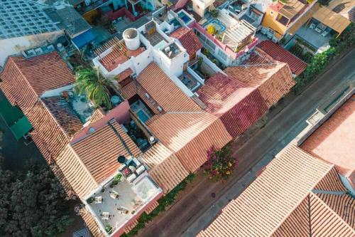 Villa Fascinating Casa Trinitarias In Walled City / Pool
