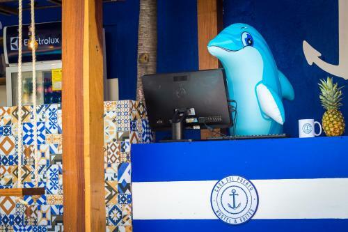 Casa Del Puerto Hostel & Suites