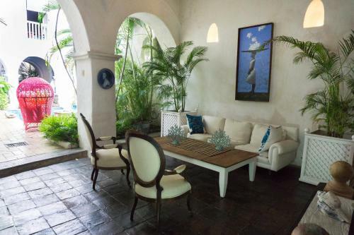 Charming 4br House W/pool In Downtown Near Beaches & Churches