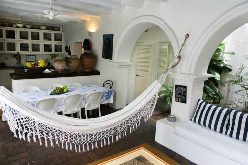 Charming 4br House W/pool In Downtown Near Beaches & Churches
