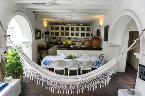 Charming 4br House W/pool In Downtown Near Beaches & Churches