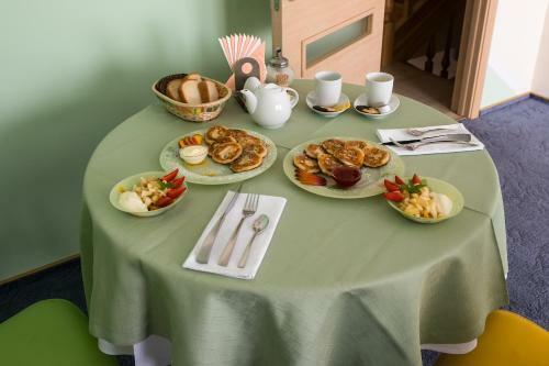 Hostal Guest House "from Home To Home"