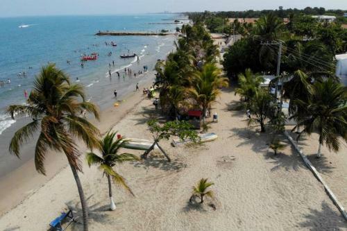 Spacious Home With Bedrooms And Across From Beach
