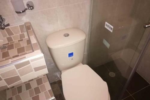 Cuarto Con Ba�o Privado Y Piscina