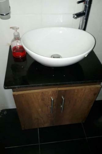 Cuarto Con Ba�o Privado Y Piscina