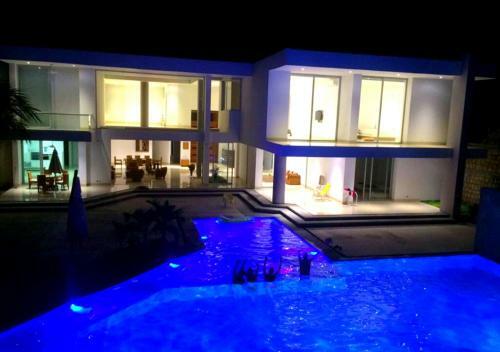 Lujosa Quinta Con Piscina Privada Girardot