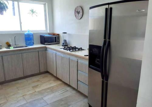 Casa Con Jacuzzi Y Piscina Privada En Lagos Del Pe�on