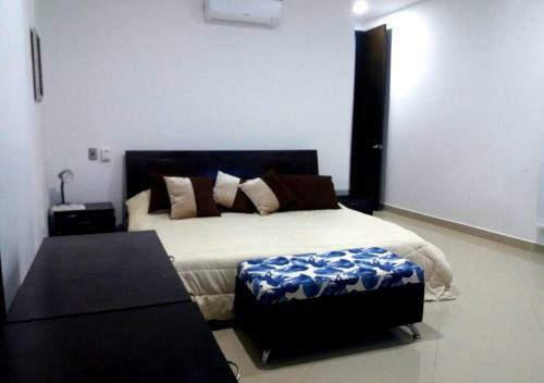 Casa Con Piscina Privada En Lagos Del Pe�on