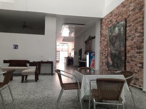 Flor Amarillo Hotel