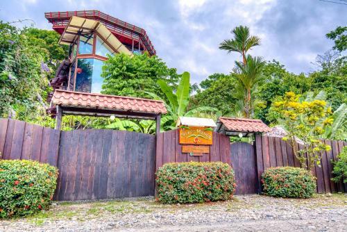 La Casa Del Mango, Ocean And Mountain Views & Pool