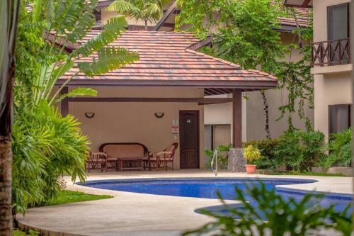 Sombras 301 - Lovely Condo In Downtown Coco Beach Sombras 301