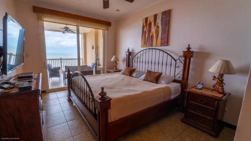 Apartamento The Palms Oceanfront Condo 604