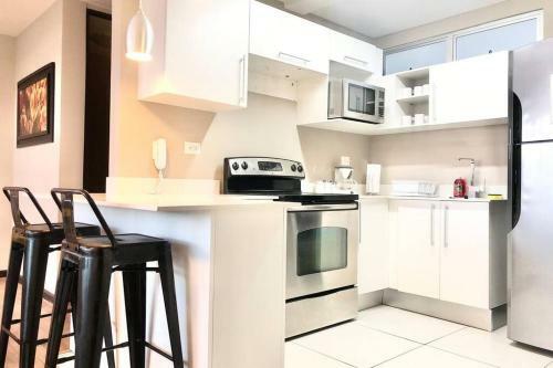 Apartamento Modern Apt Centrally Located W/ Mt. & City Views