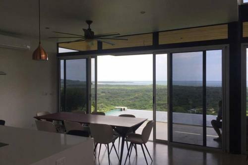 Beautiful Ocean View Villa With Infinity Pool And AC - Sleeps 6