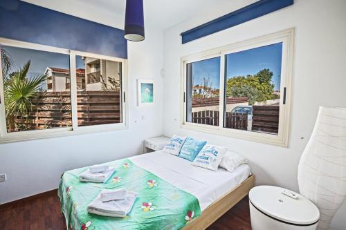 Ayia Thekla Villa Sleeps 7 With Pool And Air Con