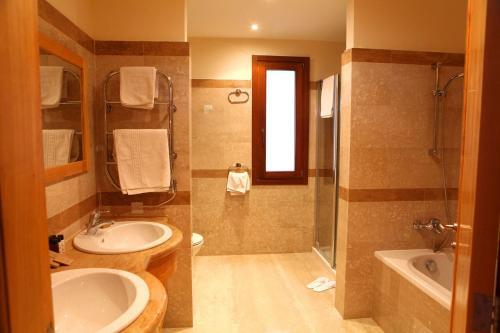 Villa In Kouklia Sleeps 6 Includes Swimming Pool Air Con And Wifi 6