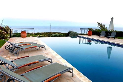 Villa In Kouklia Sleeps 6 Includes Swimming Pool Air Con And Wifi 6