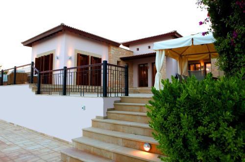 Villa In Kouklia Sleeps 6 Includes Swimming Pool Air Con And Wifi 6