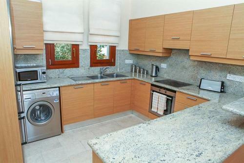 Villa In Kouklia Sleeps 4 Includes Swimming Pool Air Con And Wifi 1