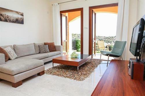 Villa In Kouklia Sleeps 4 Includes Swimming Pool Air Con And Wifi 1