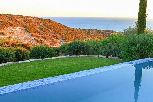 Villa In Kouklia Sleeps 4 Includes Swimming Pool Air Con And Wifi 1