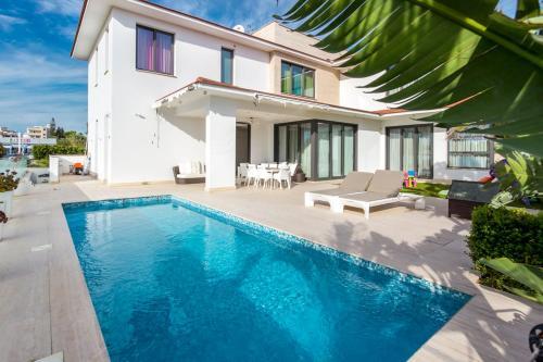 Agios Nikolaos Villa Sleeps 16 With Pool And Air Con