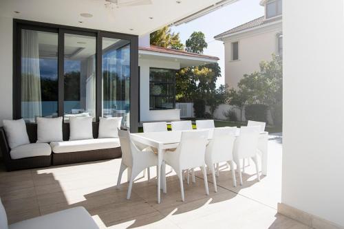 Agios Nikolaos Villa Sleeps 16 With Pool And Air Con