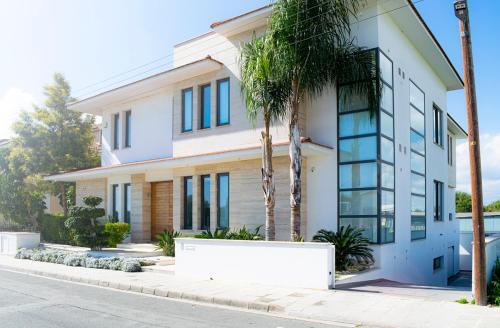 Agios Nikolaos Villa Sleeps 16 With Pool And Air Con