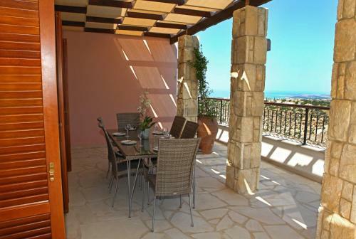 Kouklia Villa Sleeps 4 With Pool Air Con And Wifi