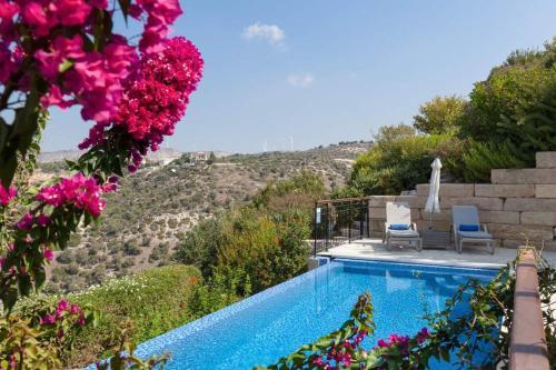 Kouklia Villa Sleeps 4 With Pool Air Con And Wifi