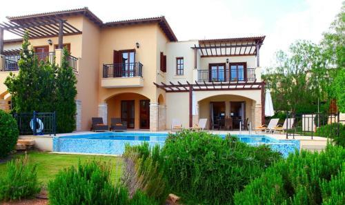 Kouklia Villa Sleeps 6 With Pool Air Con And Wifi