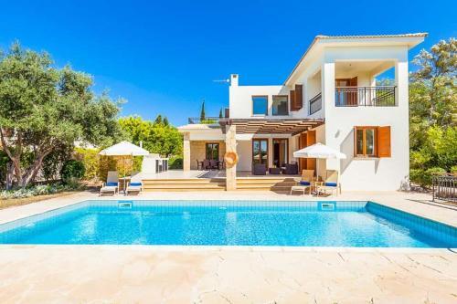 Villa In Kouklia Sleeps 6 Includes Swimming Pool Air Con And Wifi 3 1