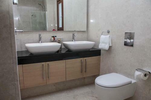 Villa In Kouklia Sleeps 4 Includes Swimming Pool Air Con And Wifi 9