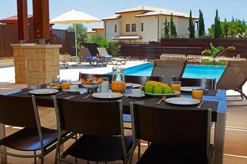Villa In Kouklia Sleeps 6 Includes Swimming Pool Air Con And Wifi 8