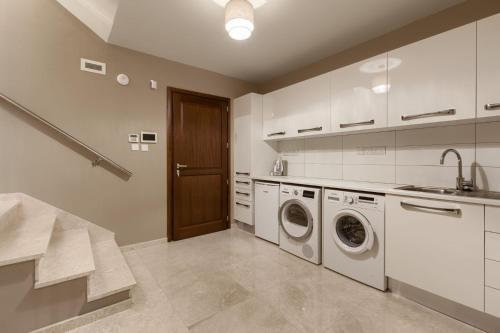 Villa In Kouklia Sleeps 10 Includes Swimming Pool Air Con And Wifi 1