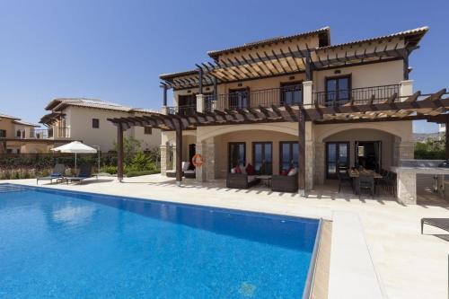 Villa In Kouklia Sleeps 10 Includes Swimming Pool Air Con And Wifi 1